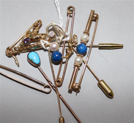 A 9ct gold saxophone stick pin, a similar initial pin and tiepin and five various unmarked items,